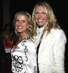 Amsterdam 19 april 2006
Veiling voor Child Right in Hotel Arena.
Monique Collignon met Sylvie Schmeitz