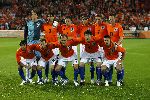 Zaterdag, 27 Mei 2006 Vriendschappelijke interland op weg naar het WK 2006 Nederland-Kameroen, eindstand 1-0
Nederlands elftal met staande v.l.n.r.: Edwin v d Sar. Ruud v Nistelrooy, Joris Mathijsen, Phillip Cocu, Jan Kromkamp en andre Ooijer. Gehurkt Giovanni v Bronckhorst, Wesley Sneijder, Arjen Robben, Mark v Bommel en Robin v Persie
© Edwin van Zandvoort