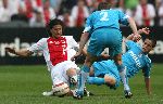Rotterdam, 7 Mei 2006
Finale KNVB Beker AJAX-PSV, eindstand 2-1
JNourdin Boukhari in duel met Ibrahim Afellay
© Foto Edwin an Zandvoort