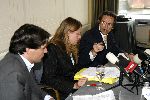 Amsterdam 13 april 2006
Persconferentie Edwin de Roy v Zuydewijn na rechtzaak in hotel Meridien met hond. Pim de Vos
