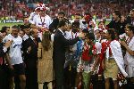 Eindhoven, 10 Mei 2006 Finale UEFA Cup Seizoen 2005/2006 tussen Middlesbrough FC-FC Sevilla, eindstand 0-4
Prins Felipe samen met zijn vrouw oud TV Journaliste Letizia Ortis Rocasolano tussen de spelers van FC Sevilla
© Edwin van Zandvoort