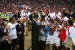 Eindhoven, 10 Mei 2006 Finale UEFA Cup Seizoen 2005/2006 tussen Middlesbrough FC-FC Sevilla, eindstand 0-4
Prins Felipe samen met zijn vrouw oud TV Journaliste Letizia Ortis Rocasolano tussen de spelers van FC Sevilla
© Edwin van Zandvoort