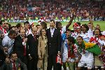 Eindhoven, 10 Mei 2006 Finale UEFA Cup Seizoen 2005/2006 tussen Middlesbrough FC-FC Sevilla, eindstand 0-4
Prins Felipe samen met zijn vrouw oud TV Journaliste Letizia Ortis Rocasolano tussen de spelers van FC Sevilla
© Edwin van Zandvoort
