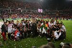 Eindhoven, 10 Mei 2006 Finale UEFA Cup Seizoen 2005/2006 tussen Middlesbrough FC-FC Sevilla, eindstand 0-4
Prins Felipe samen met zijn vrouw oud TV Journaliste Letizia Ortis Rocasolano tussen de spelers van FC Sevilla
© Edwin van Zandvoort