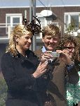 Almere 29 april 2006
Koninginnedag 2006 in Almere en Zeewolde.
Prins Willem Alexander met digitale fotocamera