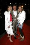 Amsterdam 7 maart 2006
Premiere ik omhels je met 1000 armen in Pathe arena.
Rene Mioch met dochters