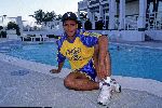 USA, 6 Juli 1994 Romario, spelend voor Brazielie zittend aan het zwembad bij zijn hotel en uitrustend na de gewonnen wedstrijd tegen Nederland