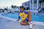 USA, 6 Juli 1994 Romario, spelend voor Brazielie zittend aan het zwembad bij zijn hotel en uitrustend na de gewonnen wedstrijd tegen Nederland