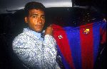 Eindhoven, 1989 Romario met het shirt van FC Barcelona. hij heeft net een contract getekend voor 3 jaar bij de Spaanse kampioen