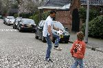 Amsterdam 21 april 2006
Ruud Gullit en zijn zoon Maxim aan het voetballen op straat
P