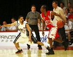 Den Bosch, 18 Mei 2006
Play Offs Basketbal Ned, Kampioenschap tussen Eifel Towers Den Bosch- MPC Capitols, eindstand 86-82 in The best of Seven De stand na 3 wedstrijden 2-1 in het voordeel van Den Bosch
Sam Jones
© foto Edwin van Zandvoort