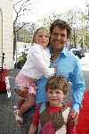 Den haag 3 mei 2006
Premiere Pluk van de Petteflet.
Toine v peperstraten met zijn kinderen