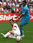 Rotterdam, 7 Mei 2006
Finale KNVB Beker AJAX-PSV, eindstand 2-1
Jefferson Farfan in duel met Tomas Galasek
© Foto Edwin an Zandvoort