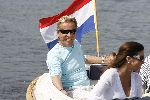 Amsterdam 4 mei 2006
Ton Veerkamp en Hanny Veerkamp en Rossana Lima met kinderen varen met boot op de Amstel