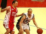 Den Bosch, 18 Mei 2006
Play Offs Basketbal Ned, Kampioenschap tussen Eifel Towers Den Bosch- MPC Capitols, eindstand 86-82 in The best of Seven De stand na 3 wedstrijden 2-1 in het voordeel van Den Bosch
Travis Reed
© foto Edwin van Zandvoort