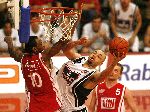 Den Bosch, 18 Mei 2006
Play Offs Basketbal Ned, Kampioenschap tussen Eifel Towers Den Bosch- MPC Capitols, eindstand 86-82 in The best of Seven De stand na 3 wedstrijden 2-1 in het voordeel van Den Bosch
Travis Reed
© foto Edwin van Zandvoort