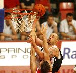 Den Bosch, 18 Mei 2006
Play Offs Basketbal Ned, Kampioenschap tussen Eifel Towers Den Bosch- MPC Capitols, eindstand 86-82 in The best of Seven De stand na 3 wedstrijden 2-1 in het voordeel van Den Bosch
Travis Reed
© foto Edwin van Zandvoort