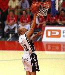 Den Bosch, 18 Mei 2006
Play Offs Basketbal Ned, Kampioenschap tussen Eifel Towers Den Bosch- MPC Capitols, eindstand 86-82 in The best of Seven De stand na 3 wedstrijden 2-1 in het voordeel van Den Bosch
Travis Reed
© foto Edwin van Zandvoort