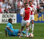 Rotterdam, 7 Mei 2006
Finale KNVB Beker AJAX-PSV, eindstand 2-1
Jefferson Farfan in duel met Wesley Sneijder
© Foto Edwin an Zandvoort