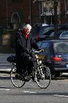 Amsterdam 22 maart 2006
Wim Kok op weg naar zijn werk op de fiets