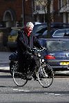 Amsterdam 22 maart 2006
Wim Kok op weg naar zijn werk op de fiets