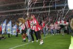 Eindhoven, 2 Mei 2007 Tweed agen na het onverwachte landskampioenschap van PSV Seizoen 2006/2007 was er een huldiging voor de PSV Selektie.
Op de foto Alex PSV met Eduardo Alcides en Diego Tardelli