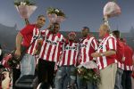 Eindhoven, 2 Mei 2007 Tweed agen na het onverwachte landskampioenschap van PSV Seizoen 2006/2007 was er een huldiging voor de PSV Selektie.
Op de foto Alex PSV met Eduardo Alcides, Jefferson Farfan,Edsion Mendez en Tonny Bruins Slot