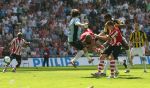 Eindhoven, 29 April 2007 Kampioenswestrijd PSV-Vitesse, eindstand 5-1
Seizoen 2006/2007 Onverwachts landskampioenschap voor PSV doordat de concurrent AZ verloor en Ajax een doelpunt tekort kwam.
ALEX PSV scoort
Verder op de foto Timmy Simons & Doelman Vladimir Stojkovic