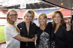 Amsterdam 15 mei 2007
Presentatie dvd voetbalvrouwen in de amsterdam arena. bartina Koeman met Debbie haar zus en een vriendin