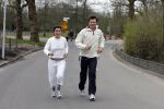 Amsterdam 3 april 2007
Beau v Erven Dorens en zijn vrouw Selly aan het hardlopen in het vondelpark.