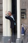 Amsterdam 18 april 2007
Bram Moszkowicz op straat bij zijn advocaten praktijk.