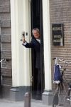 Amsterdam 18 april 2007
Bram Moszkowicz op straat bij zijn advocaten praktijk.