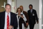 Den Haag 10 april 2007
Prins Willem Alexander blijj na de geboorte van zijn derde dochter. Koningin Beatrix en de moeder van Maxima, Carmen Zorrequieta komen op bezoek in het Bronovo ziekenhuis.