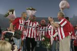 Eindhoven, 2 Mei 2007 Twee dagen na het onverwachte landskampioenschap van PSV Seizoen 2006/2007 was er een huldiging voor de PSV Selektie.
Op de foto Eduardo Alcides en Jefferson Farfan,Alex PSV en Tonny Bruis Slot