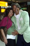 Schiphol 20 april 2007
Emile Ratelband met zijn zwangere vriendin op schiphol.