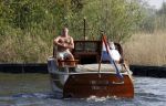 Loosdrecht 16 april 2007
Frank Wisse met Viktor aan het varen op zijn boot.