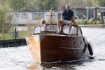 Loosdrecht 16 april 2007
Frank Wisse met Viktor aan het varen op zijn boot.
