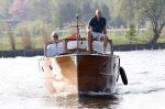 Loosdrecht 16 april 2007
Frank Wisse met Viktor aan het varen op zijn boot.
