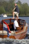 Loosdrecht 16 april 2007
Frank Wisse met Viktor aan het varen op zijn boot.