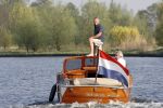 Loosdrecht 16 april 2007
Frank Wisse met Viktor aan het varen op zijn boot.