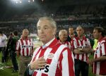 Eindhoven, 1 Mei 2007 Hulding Selektie van PSV in het PSV-stadion 2 dagen nadat zij voor de 20e maal kampioen zijn geworden van Nederland
Voorzitter Frits Schuitema was niet een van de gelukkigste mensen in het PSV stadion inzake trainer Ronald Koeman