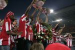 Eindhoven, 1 Mei 2007 Huldiging Selektie van PSV in het PSV-stadion 2 dagen nadat zij voor de 20e maal kampioen zijn geworden van Nederland
Gomes met Eduardo Alcides, Jefferson Farfan, Eric Addo e.a.