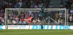 Eindhoven, 29 April 2007 Kampioenswestrijd PSV-Vitesse, eindstand 5-1
Seizoen 2006/2007 Onverwachts landskampioenschap voor PSV doordat de concurrent AZ verloor en Ajax een doelpunt tekort kwam.
Doelman Gomes maakt zijn sprongen voor aanvang van de wedstrijd