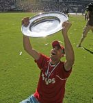 Eindhoven, 29 April 2007 Kampioenswestrijd PSV-Vitesse, eindstand 5-1
Seizoen 2006/2007 Onverwachts landskampioenschap voor PSV doordat de concurrent AZ verloor en Ajax een doelpunt tekort kwam
PSV doelman Gomes is blij met de kampioensschaal