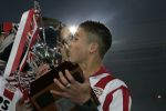 Eindhoven, 2 Mei 2007 Twee dagen na het onverwachte landskampioenschap van PSV Seizoen 2006/2007 was er een huldiging voor de PSV Selektie.
Op de foto Ibrahim Afellay de stadsbeker kussend
