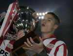 Eindhoven, 2 Mei 2007 Twee dagen na het onverwachte landskampioenschap van PSV Seizoen 2006/2007 was er een huldiging voor de PSV Selektie.
Op de foto Ibrahim Afellay met de stadsbeker