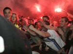Eindhoven, 2 Mei 2007 Twee dagen na het onverwachte landskampioenschap van PSV Seizoen 2006/2007 was er een huldiging voor de PSV Selektie.
Op de foto Ibrahim Afellay met supporters