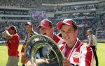 Eindhoven, 29 April 2007 Kampioenswestrijd PSV-Vitesse, eindstand 5-1
Seizoen 2006/2007 Onverwachts landskampioenschap voor PSV doordat de concurrent AZ verloor en Ajax een doelpunt tekort kwam
Ibrahim Afellay met de kampioensschaal
