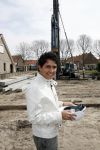 Volendam 13 april 2007
Jan Smit bij het slaan van de eerste paal van zijn nieuwe huis.