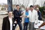 Volendam 13 april 2007
Jan Smit bij het slaan van de eerste paal van zijn nieuwe huis. Jan met zijn vader Ruud en Jaap en Aloys Buys